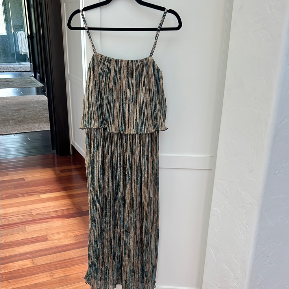 Elegant Strappy Maxi Dress in Blue and Tan